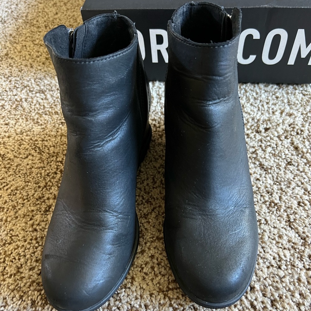 Sorel Joan of Artic Wedge II Zip Black Nubuck Leather Wedge Zip Ankle Boots 7